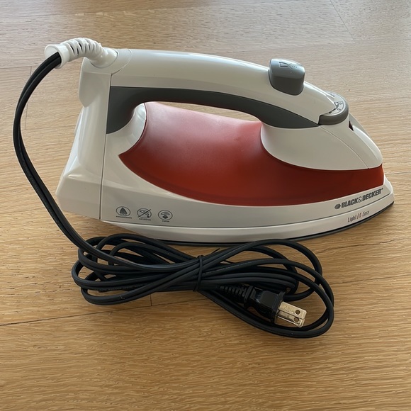 NIB Black & Decker Light N’ Easy Iron - Picture 3 of 6